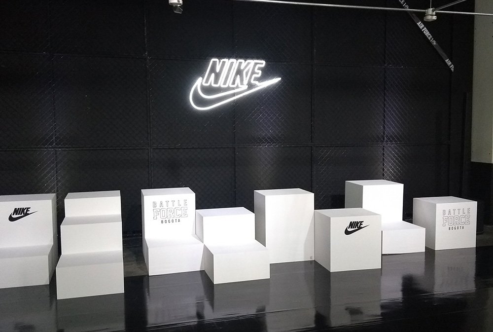 Lanzamiento tenis Nike
